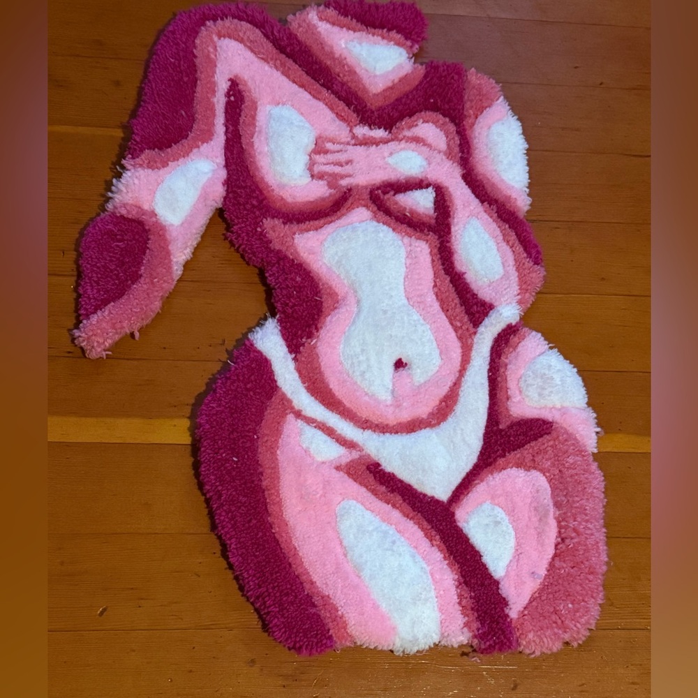 Beautiful women’s body tuft rug.😮‍💨😍